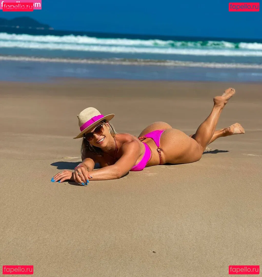 Renata Godio Onlyfans Photo Gallery 