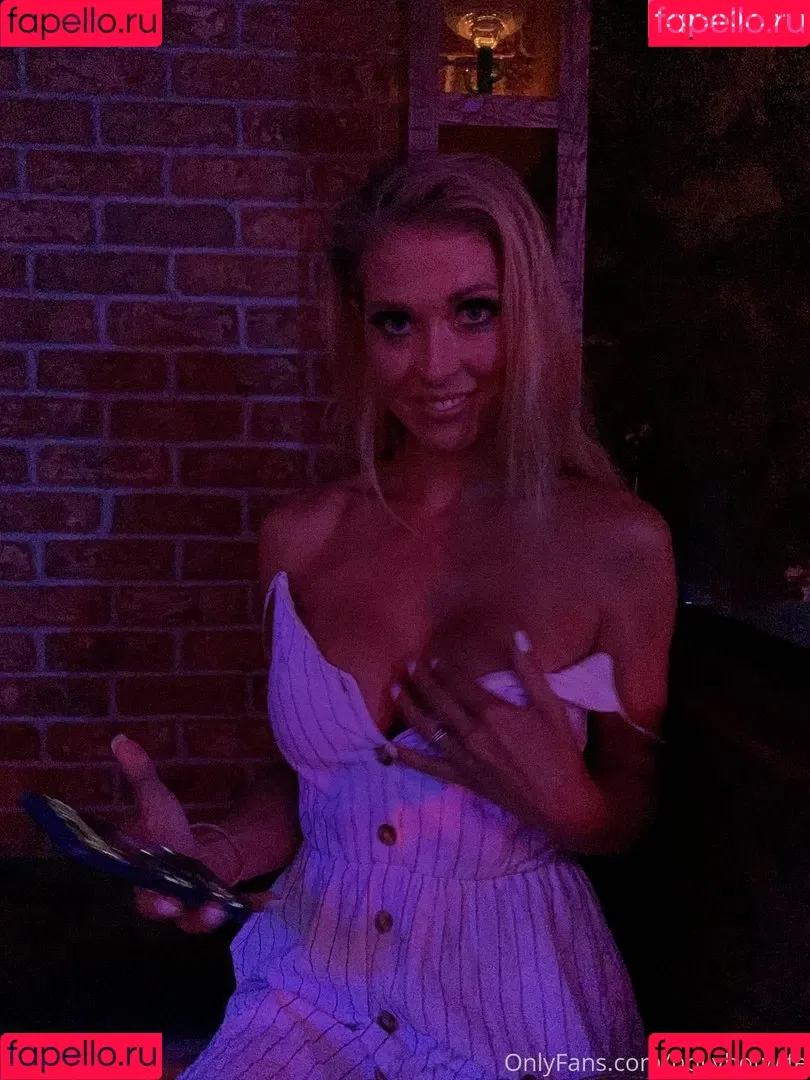 hollyhotwife Onlyfans Photo Gallery 
