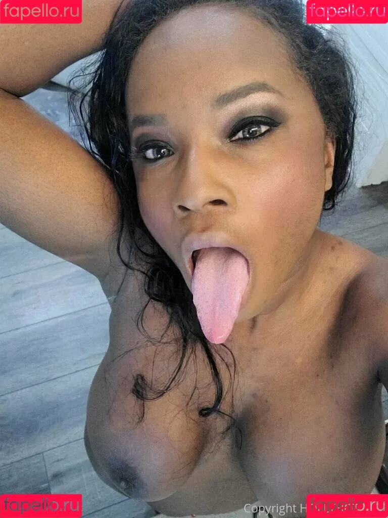 hollyhotwife Onlyfans Photo Gallery 