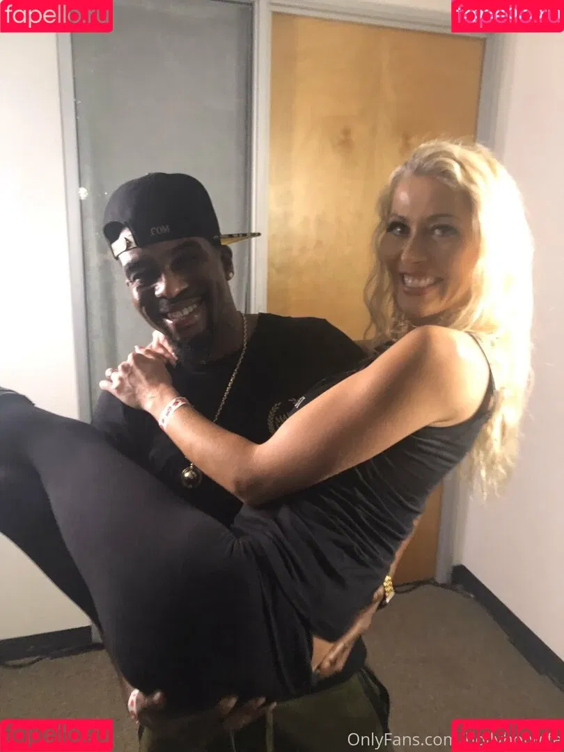 hollyhotwife Onlyfans Photo Gallery 