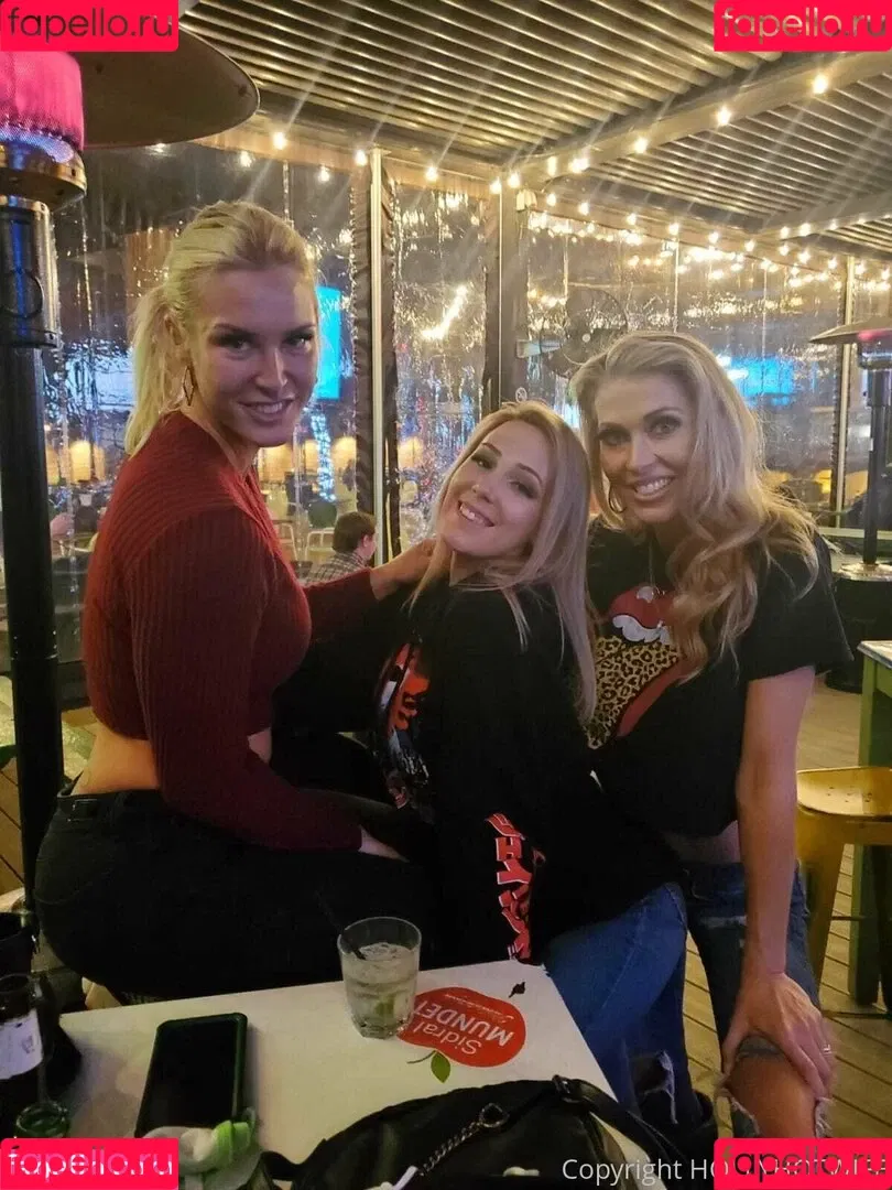 hollyhotwife Onlyfans Photo Gallery 