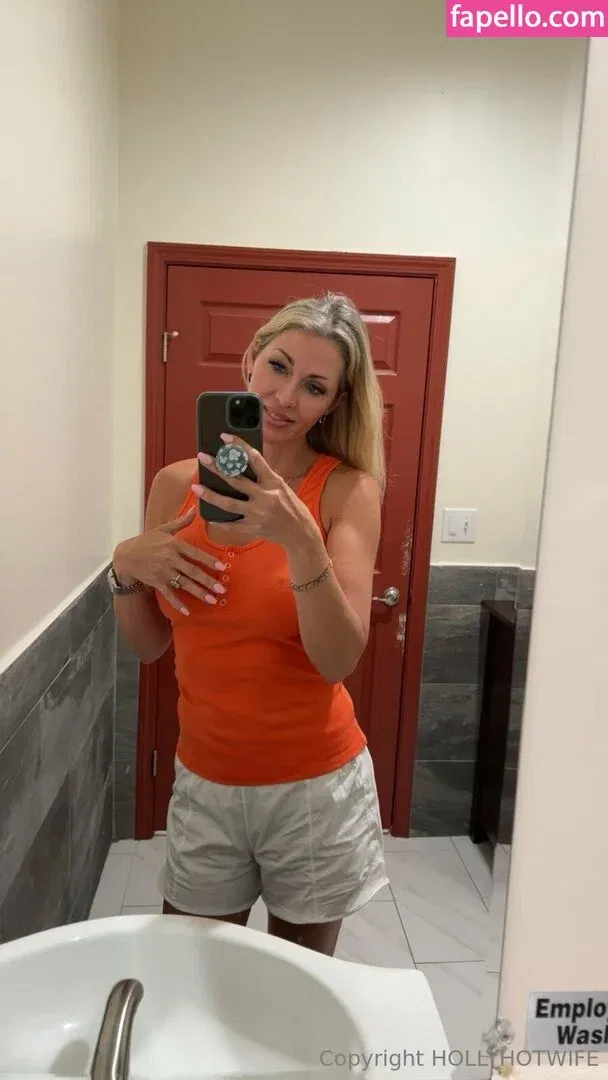 hollyhotwife Onlyfans Photo Gallery 