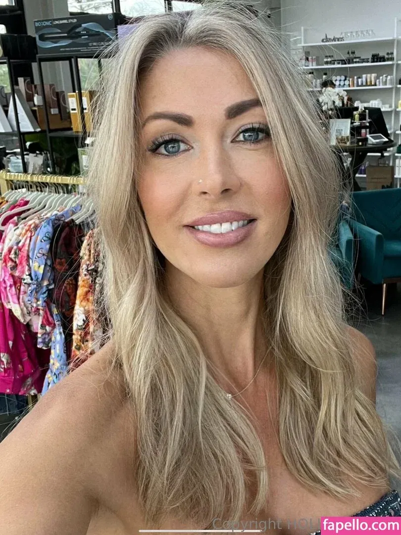 hollyhotwife Onlyfans Photo Gallery 