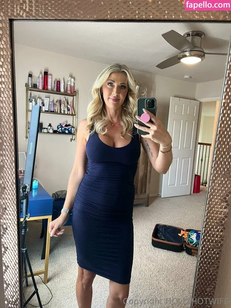 hollyhotwife Onlyfans Photo Gallery 