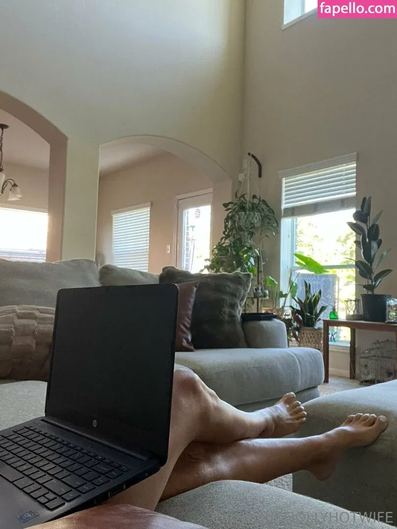 hollyhotwife Onlyfans Photo Gallery 