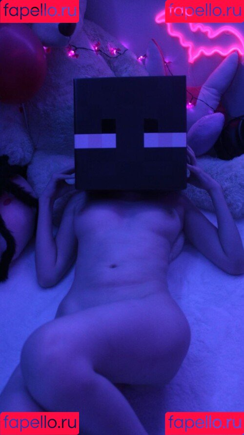 Meido Moon Onlyfans Photo Gallery 