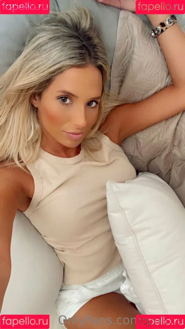 tina.ts Onlyfans Photo Gallery 