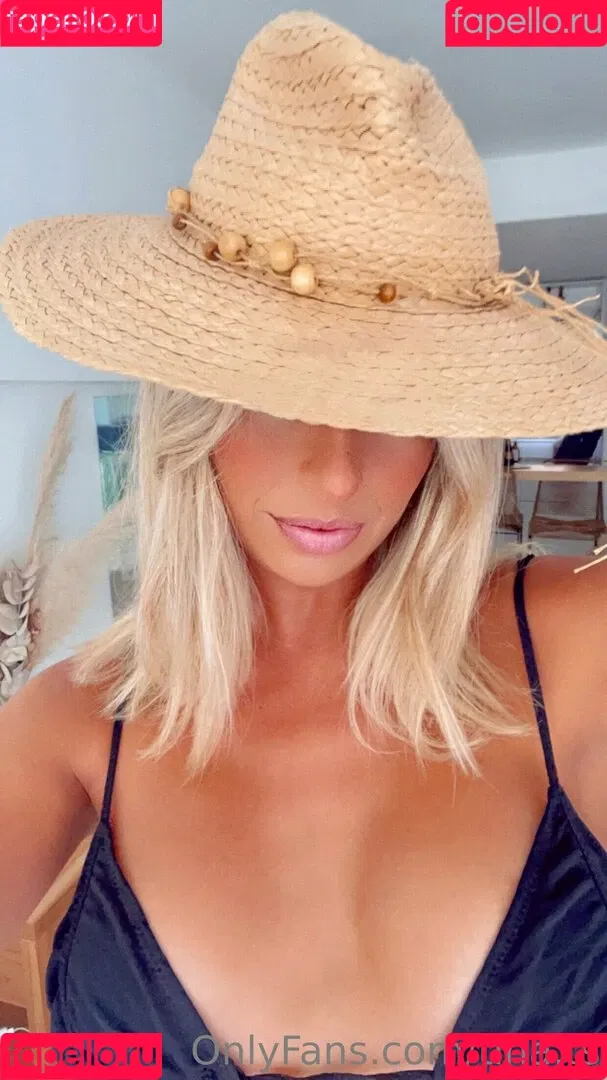 tina.ts Onlyfans Photo Gallery 