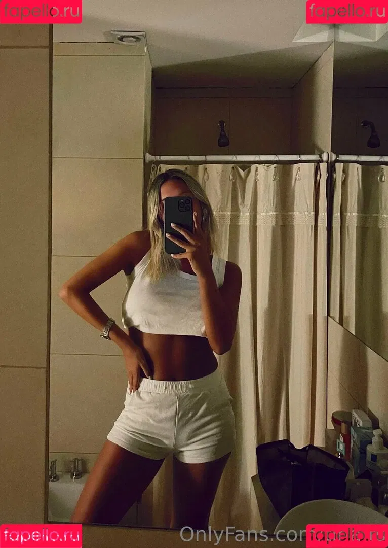 tina.ts Onlyfans Photo Gallery 