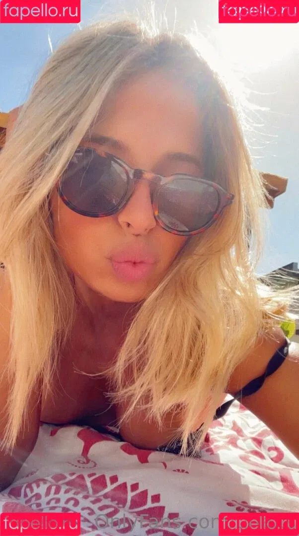 tina.ts Onlyfans Photo Gallery 
