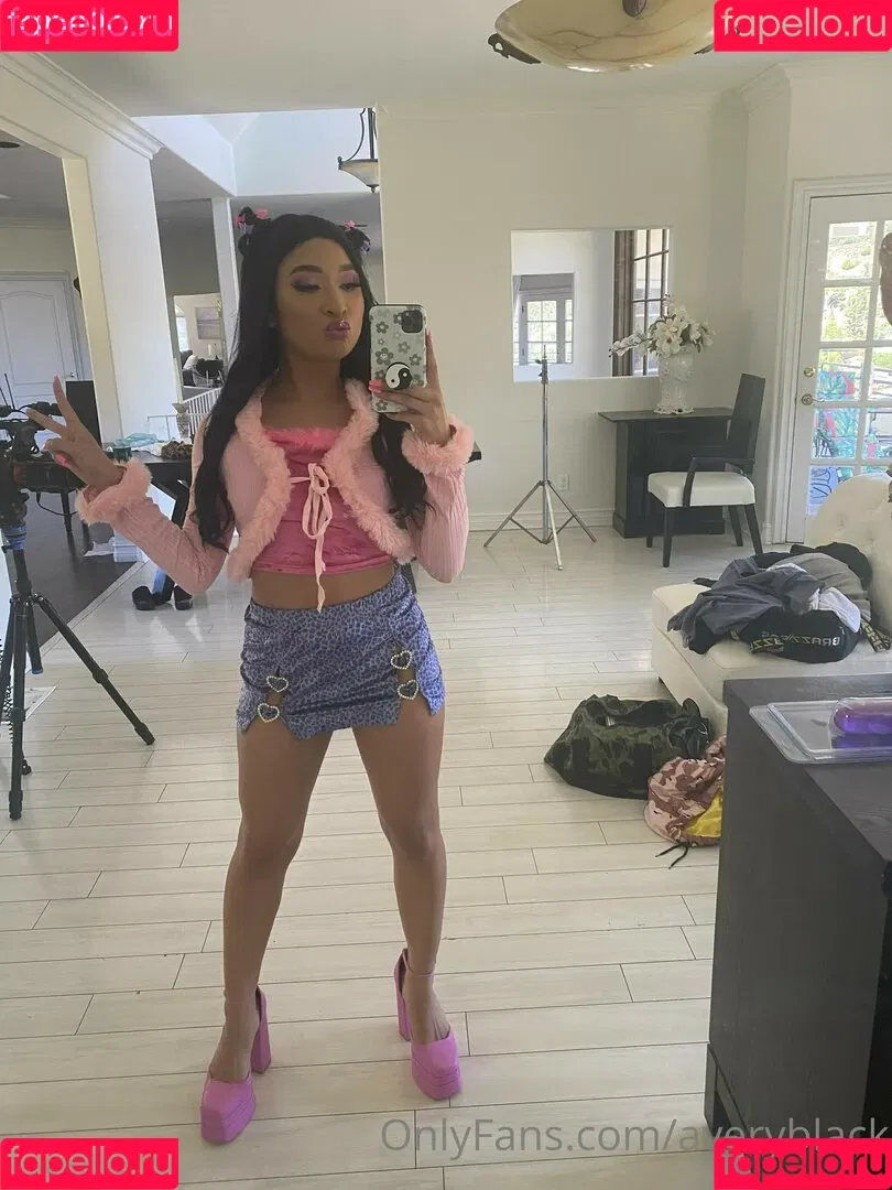 Avery Black Onlyfans Photo Gallery 