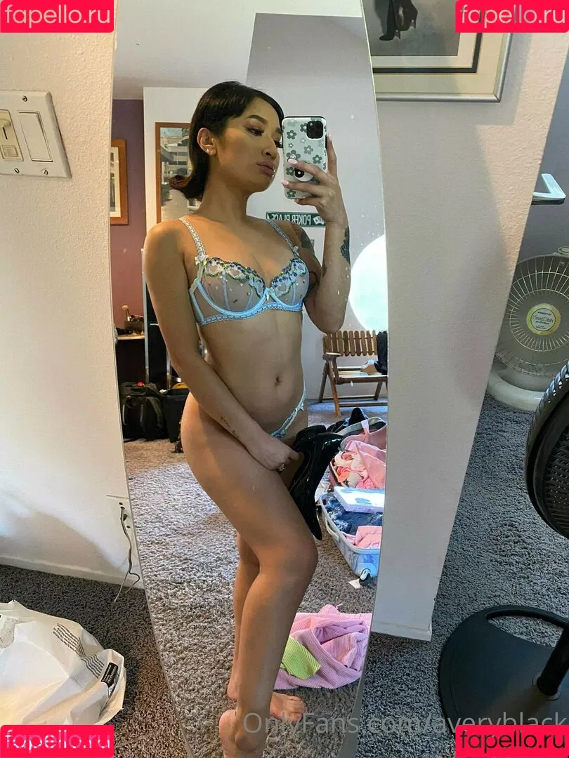 Avery Black Onlyfans Photo Gallery 