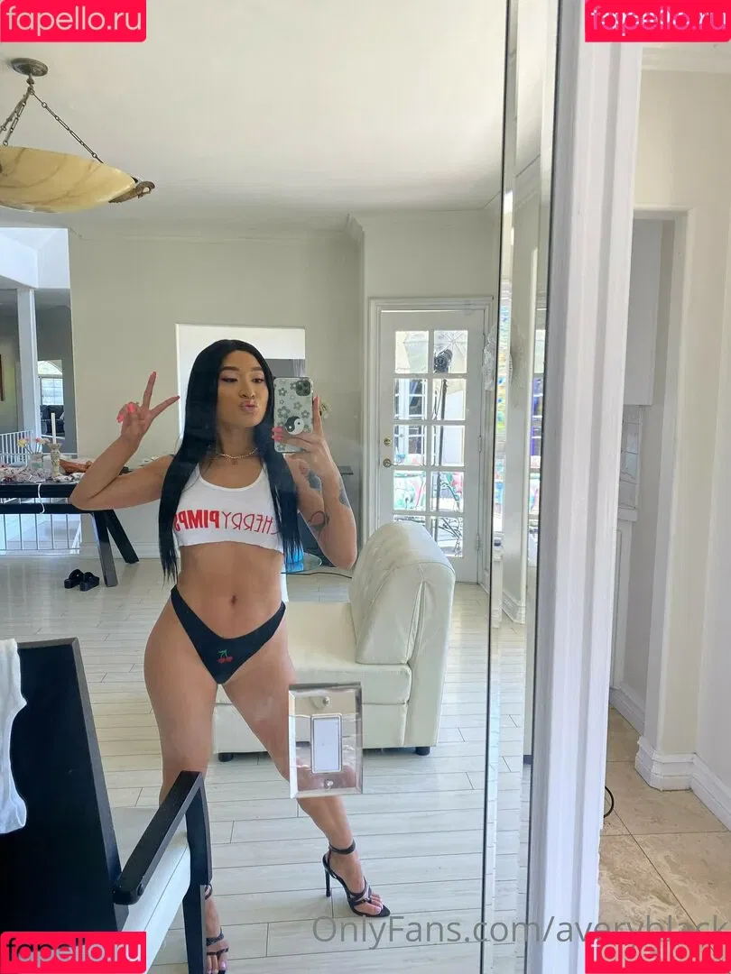 Avery Black Onlyfans Photo Gallery 