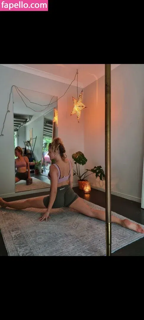 Sieren_ Pole Onlyfans Photo Gallery 