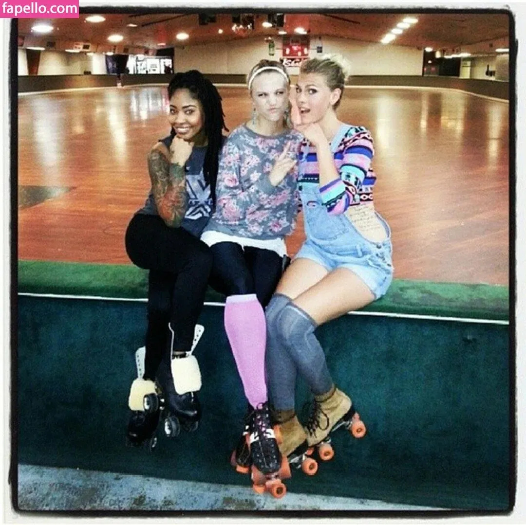 Sieren_ Pole Onlyfans Photo Gallery 