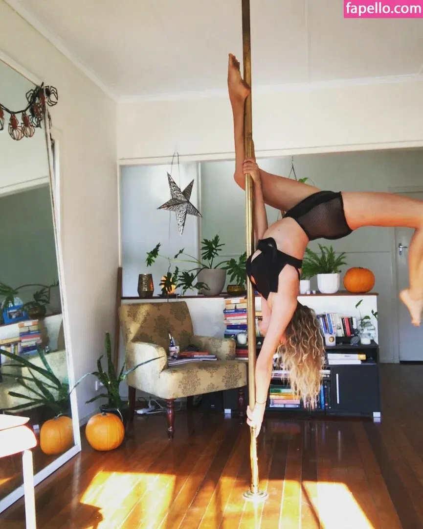 Sieren_ Pole Onlyfans Photo Gallery 