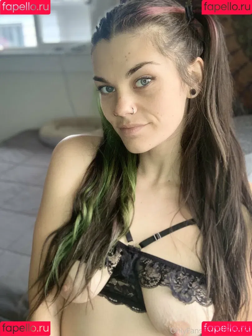 helloella Onlyfans Photo Gallery 
