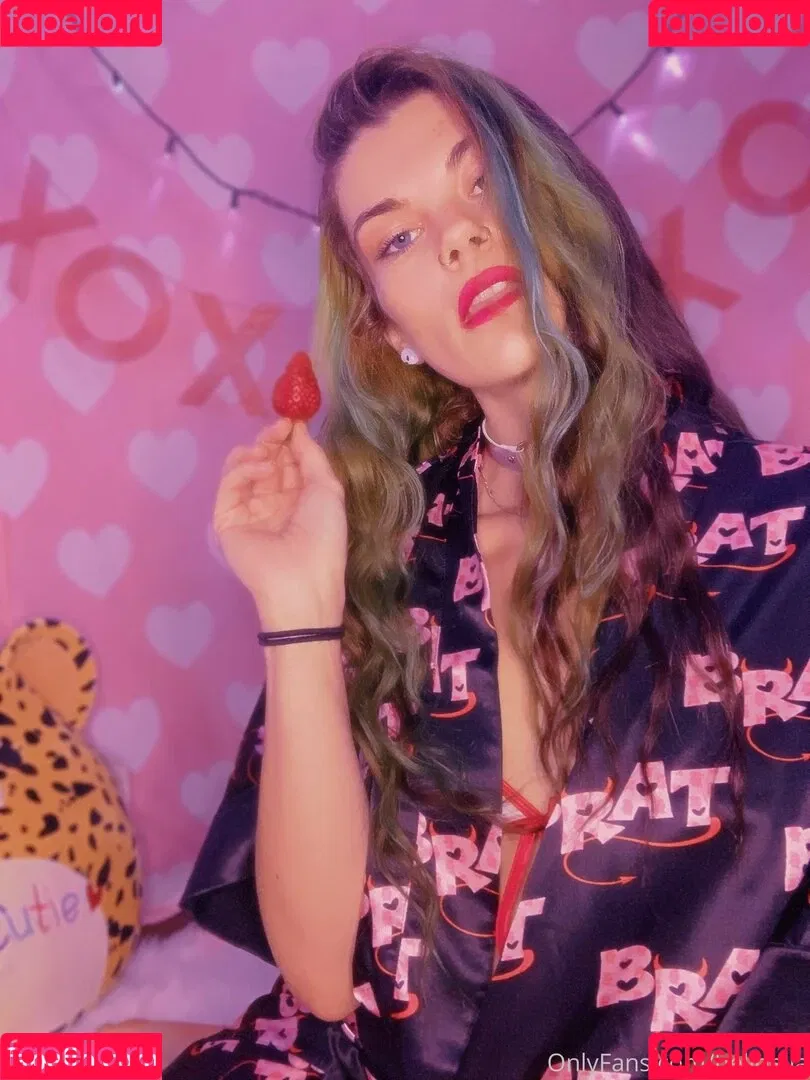 helloella Onlyfans Photo Gallery 