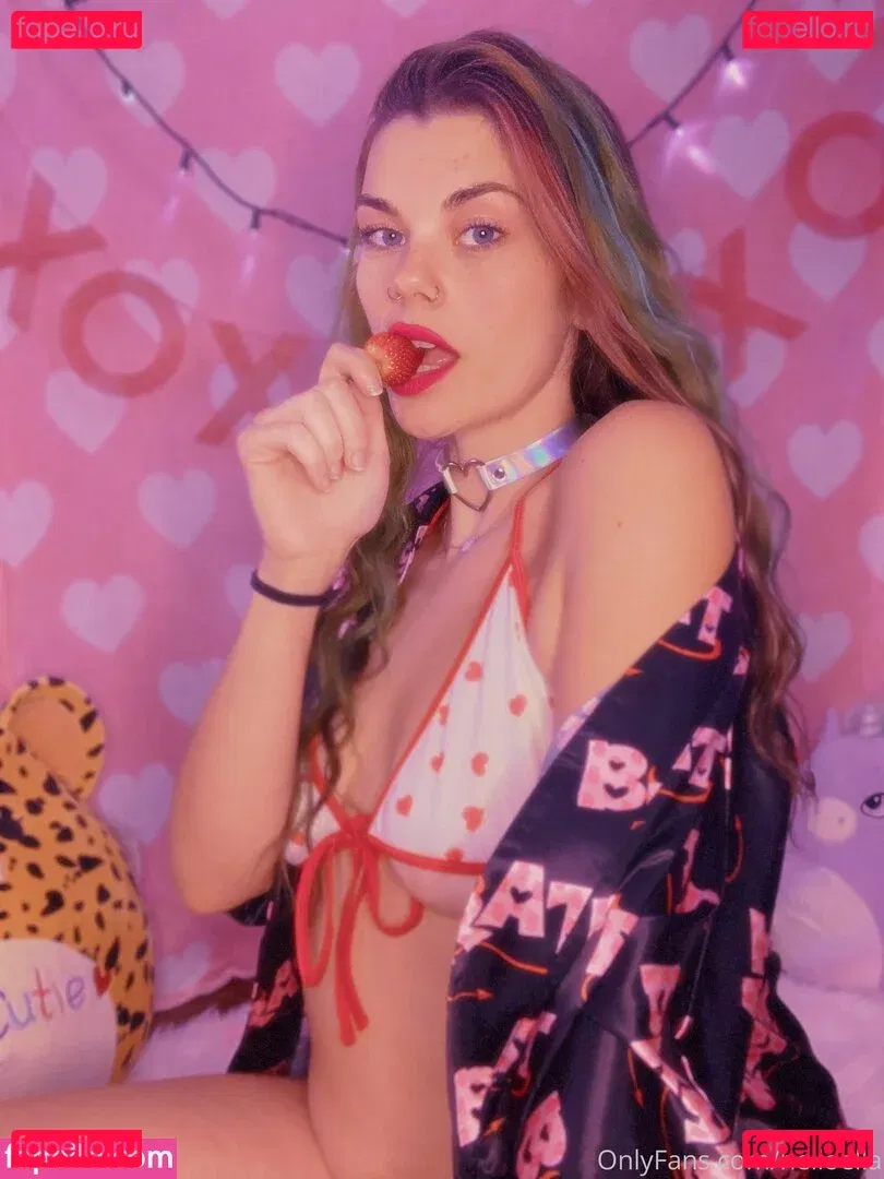 helloella Onlyfans Photo Gallery 