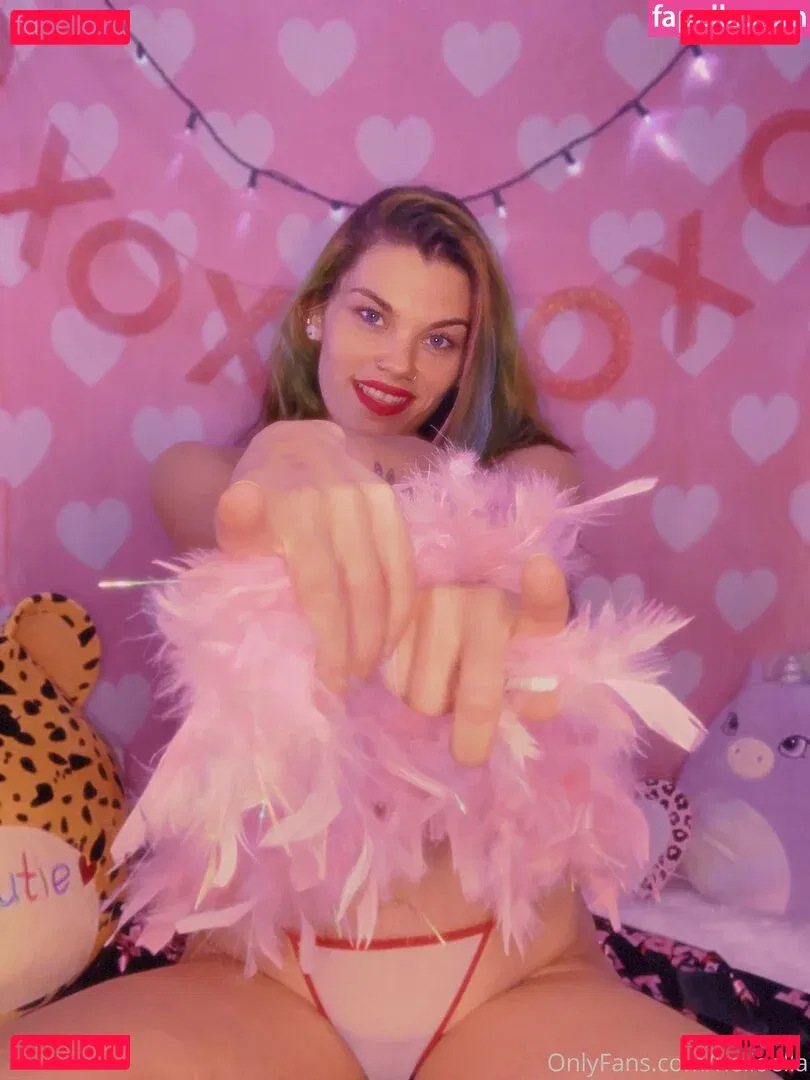 helloella Onlyfans Photo Gallery 