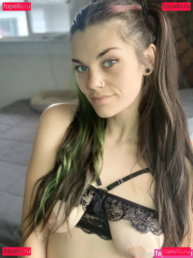 helloella Onlyfans Photo Gallery 