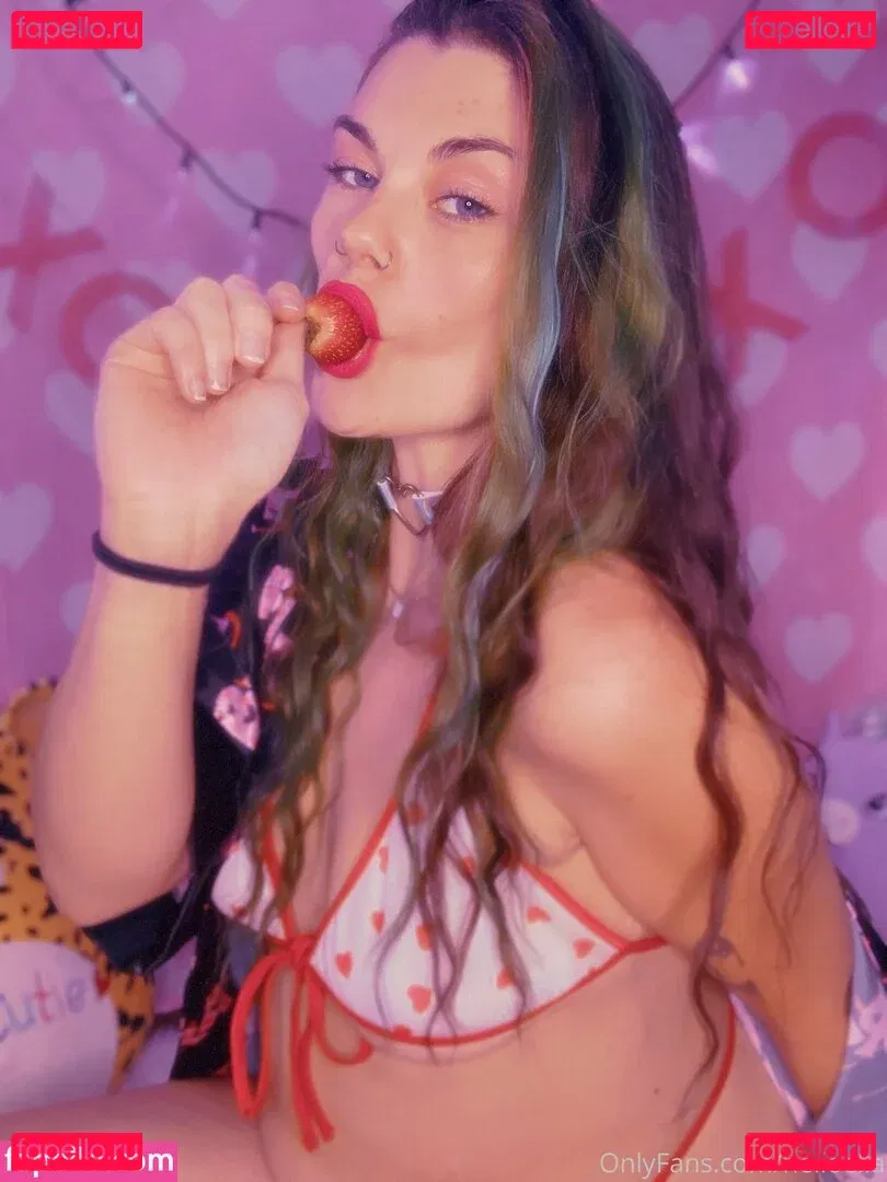 helloella Onlyfans Photo Gallery 