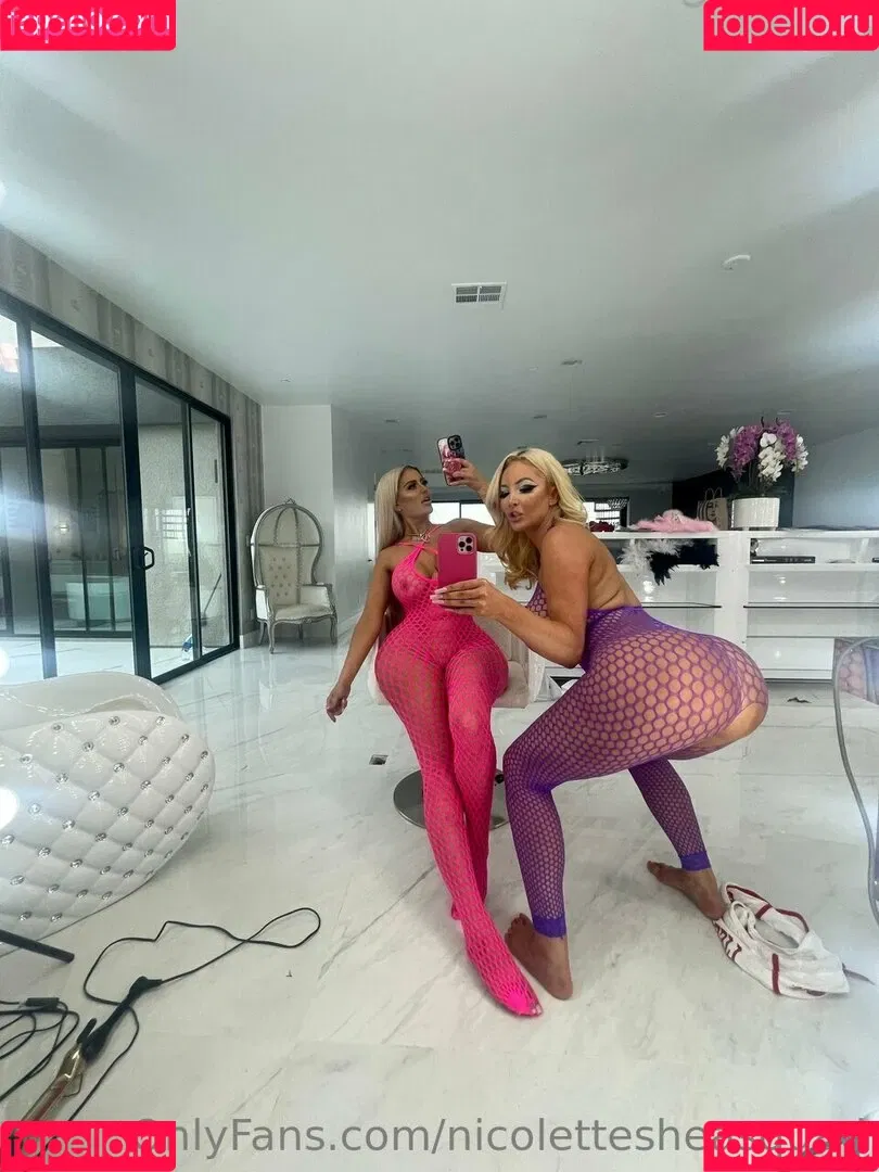 Nicolette Shea Onlyfans Photo Gallery 