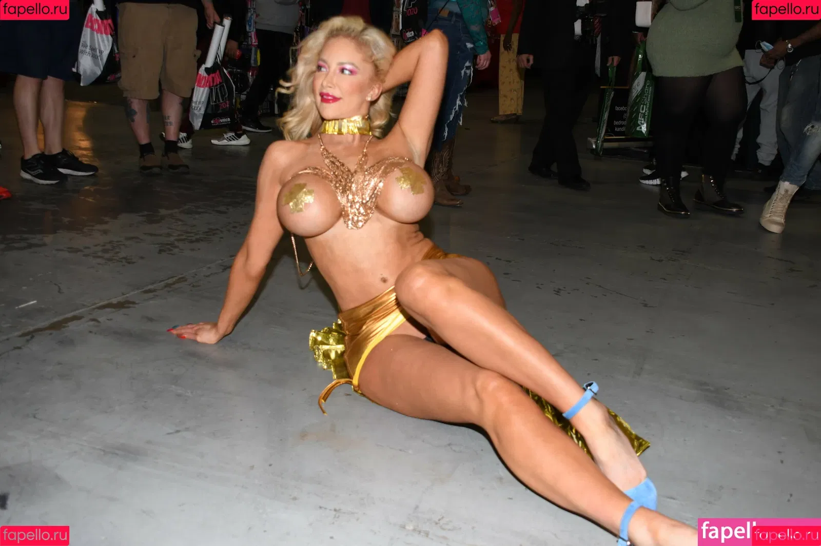 Nicolette Shea Onlyfans Photo Gallery 