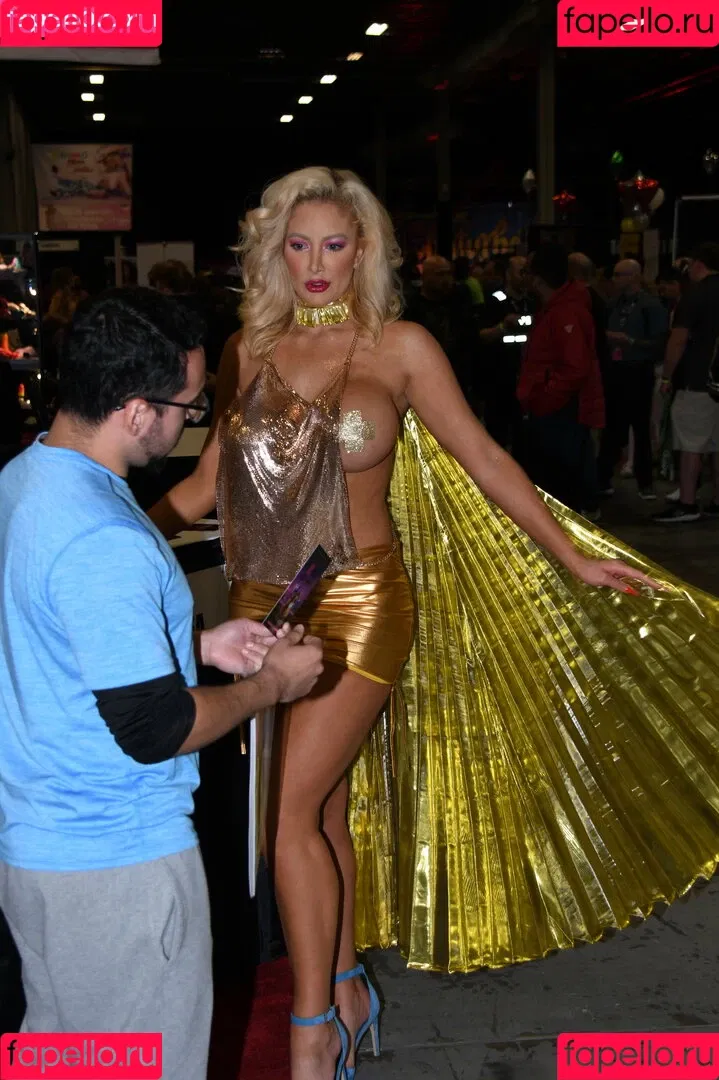 Nicolette Shea Onlyfans Photo Gallery 