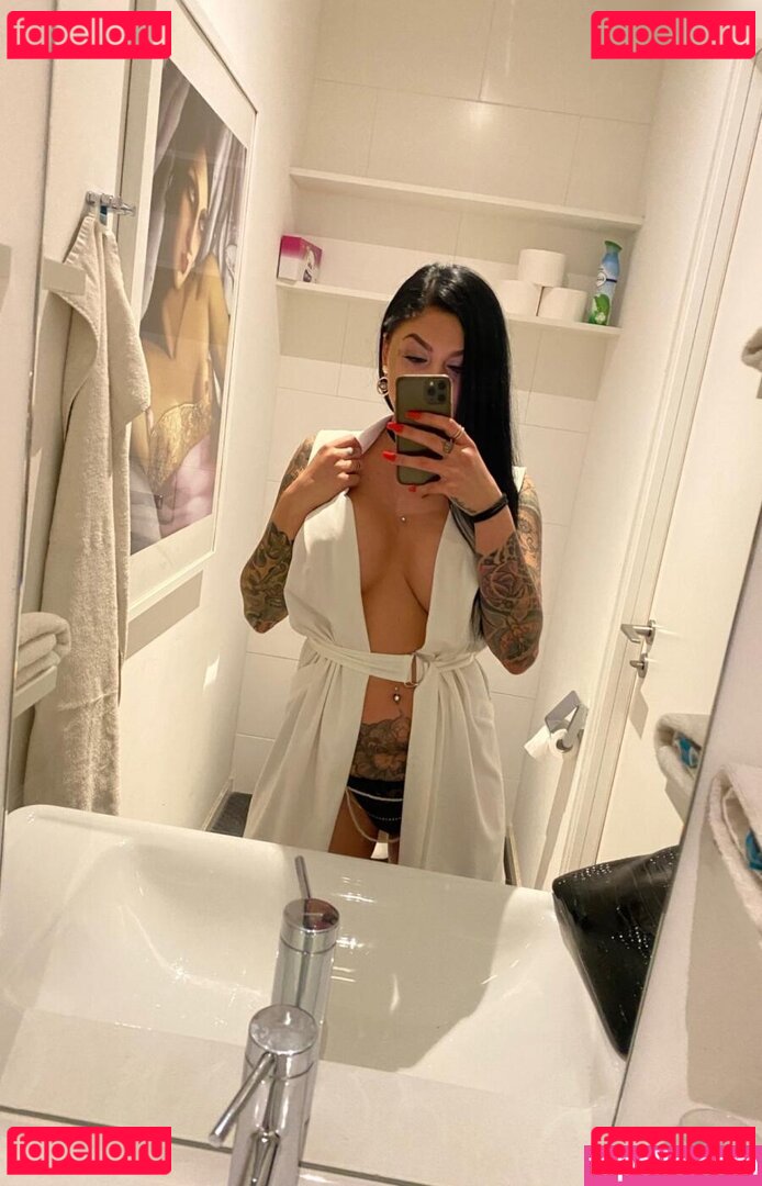 Nikki Belfort Nude Onlyfans Photo 32