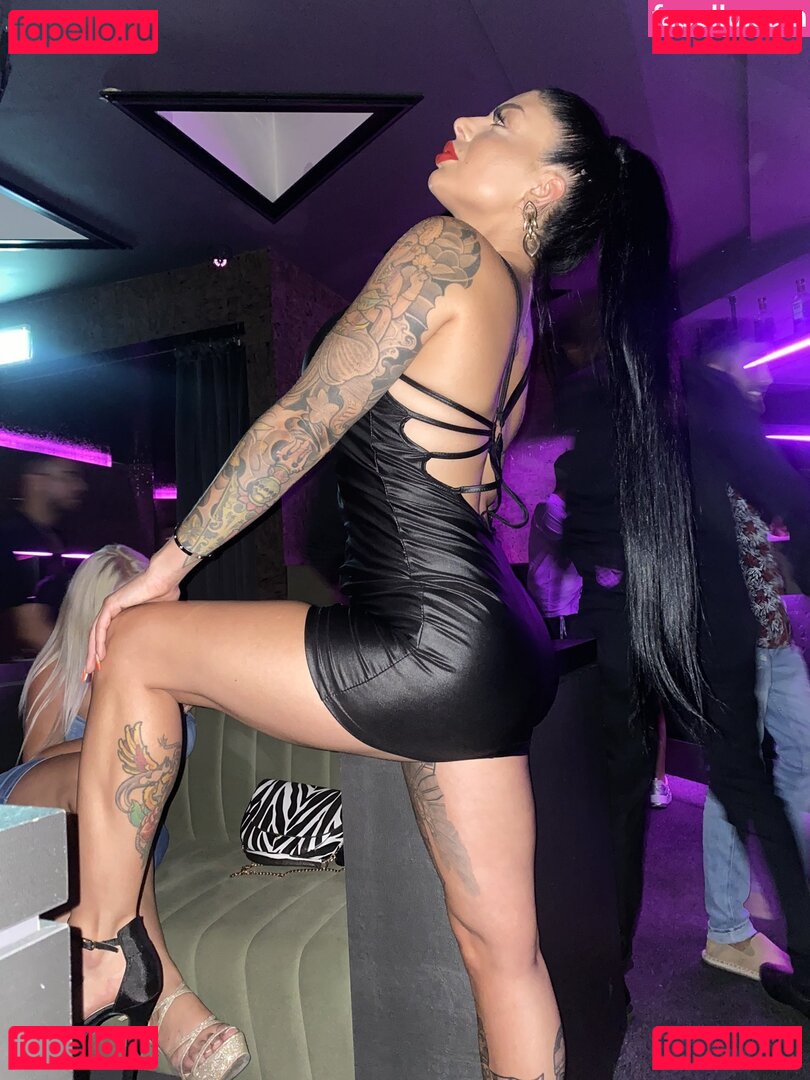 Nikki Belfort Nude Onlyfans Photo 12