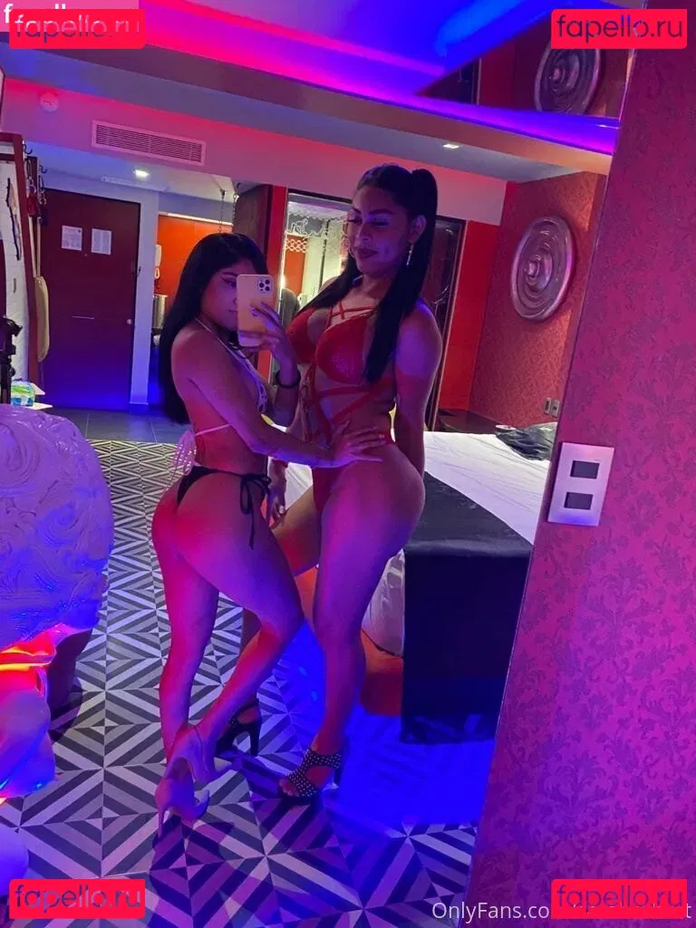 sarahrobert Onlyfans Photo Gallery 