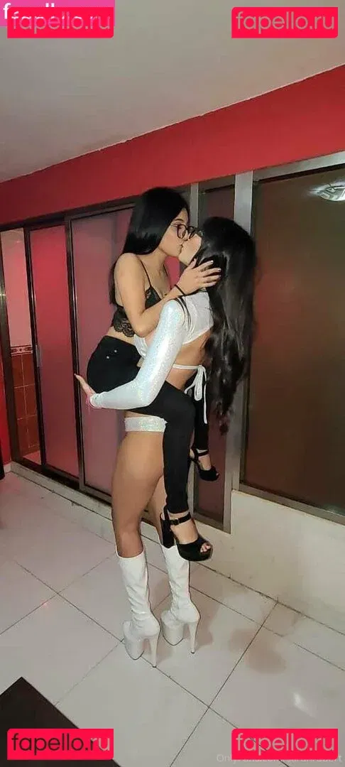 sarahrobert Onlyfans Photo Gallery 