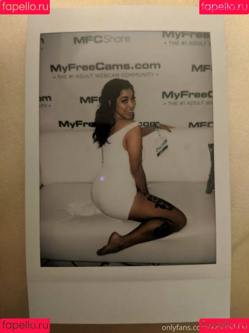 kissinghigh Onlyfans Photo Gallery 