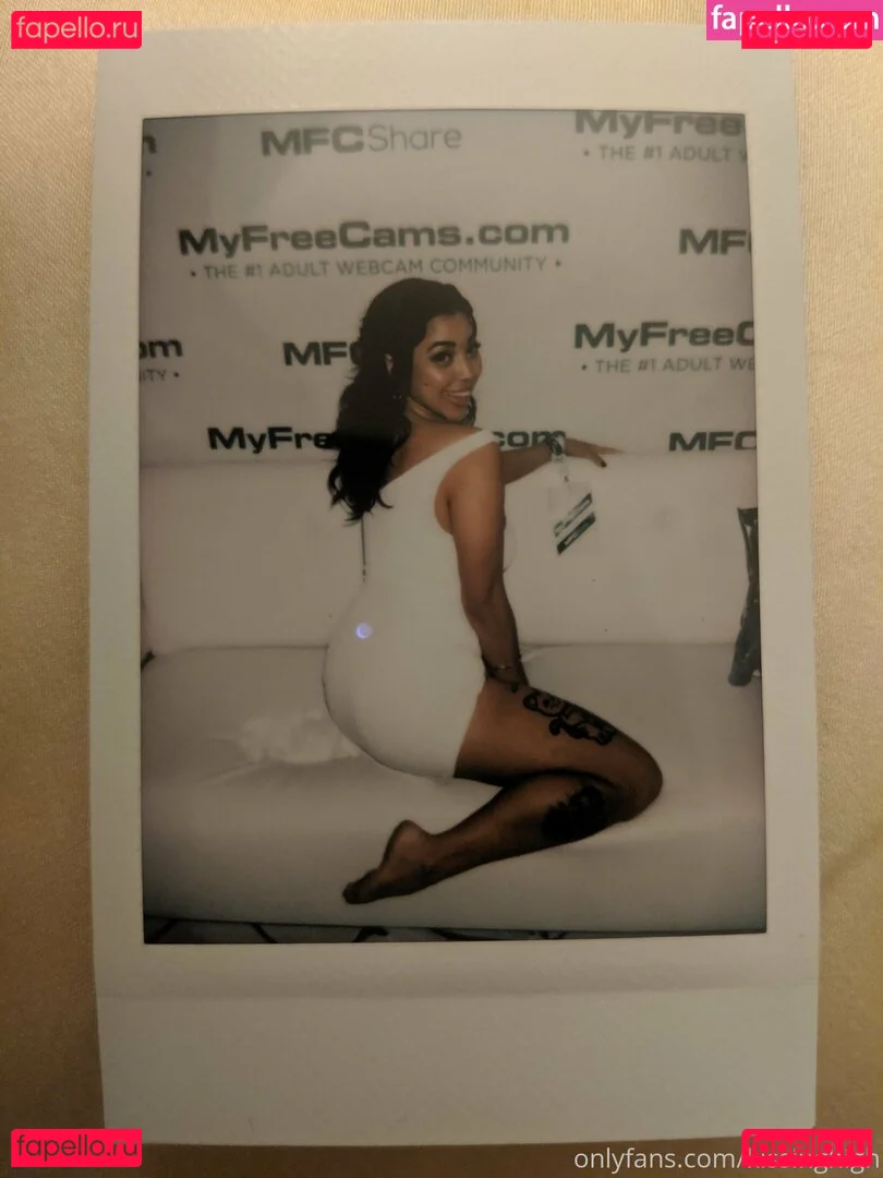 kissinghigh Onlyfans Photo Gallery 