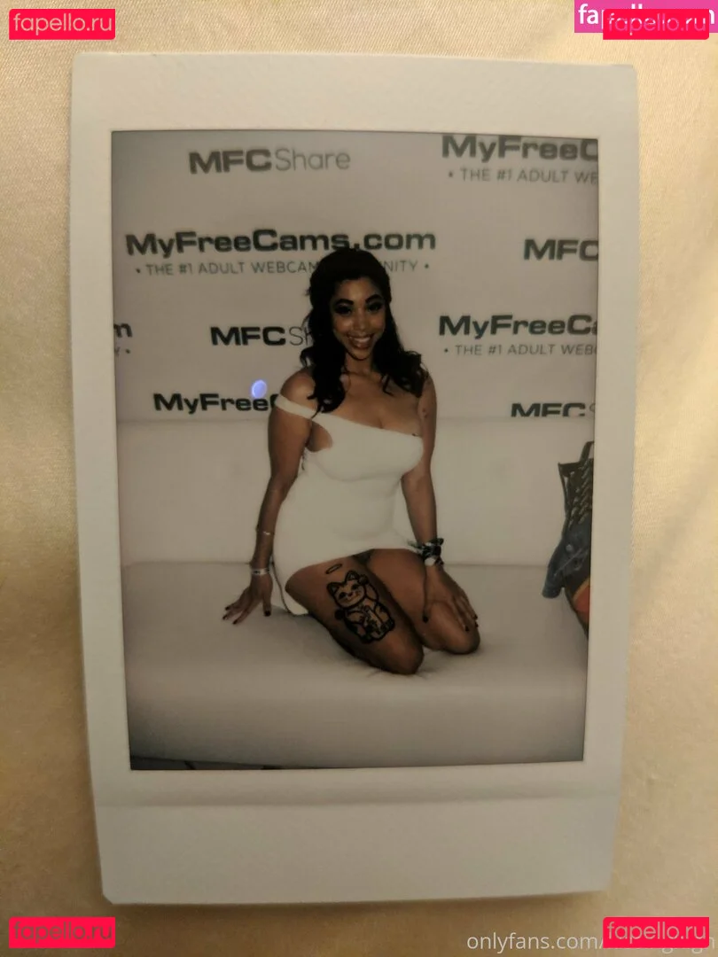 kissinghigh Onlyfans Photo Gallery 