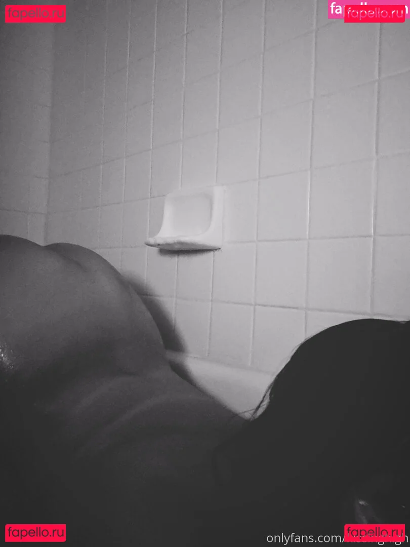 kissinghigh Onlyfans Photo Gallery 