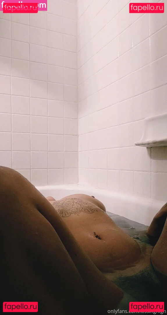 kissinghigh Onlyfans Photo Gallery 