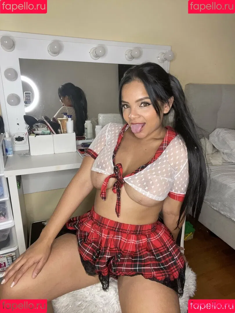geolaya1192 Onlyfans Photo Gallery 