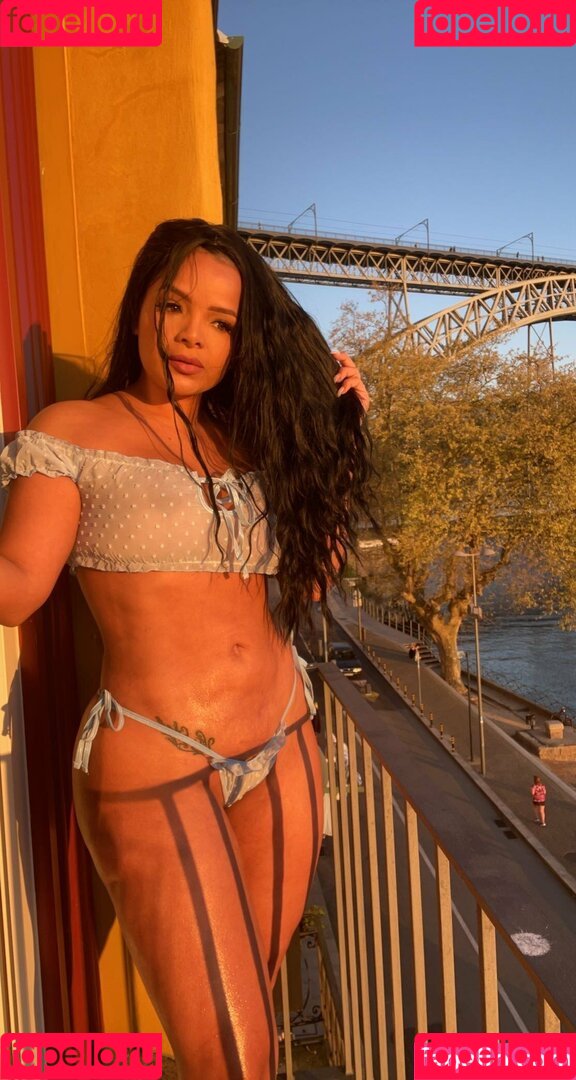 geolaya1192 Onlyfans Photo Gallery 