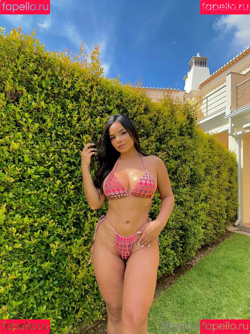 geolaya1192 Onlyfans Photo Gallery 