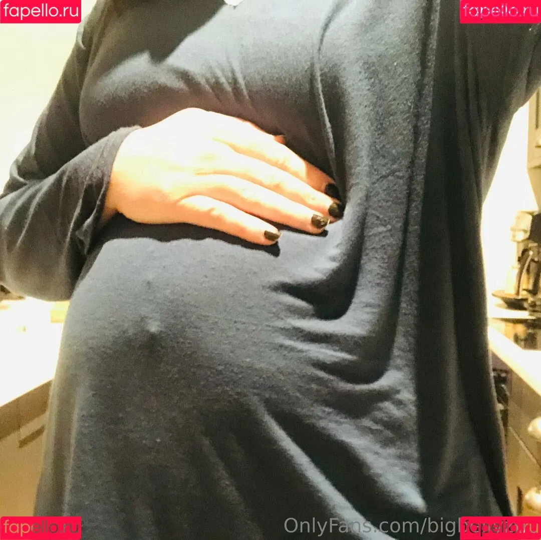 bigbellyzoe Onlyfans Photo Gallery 
