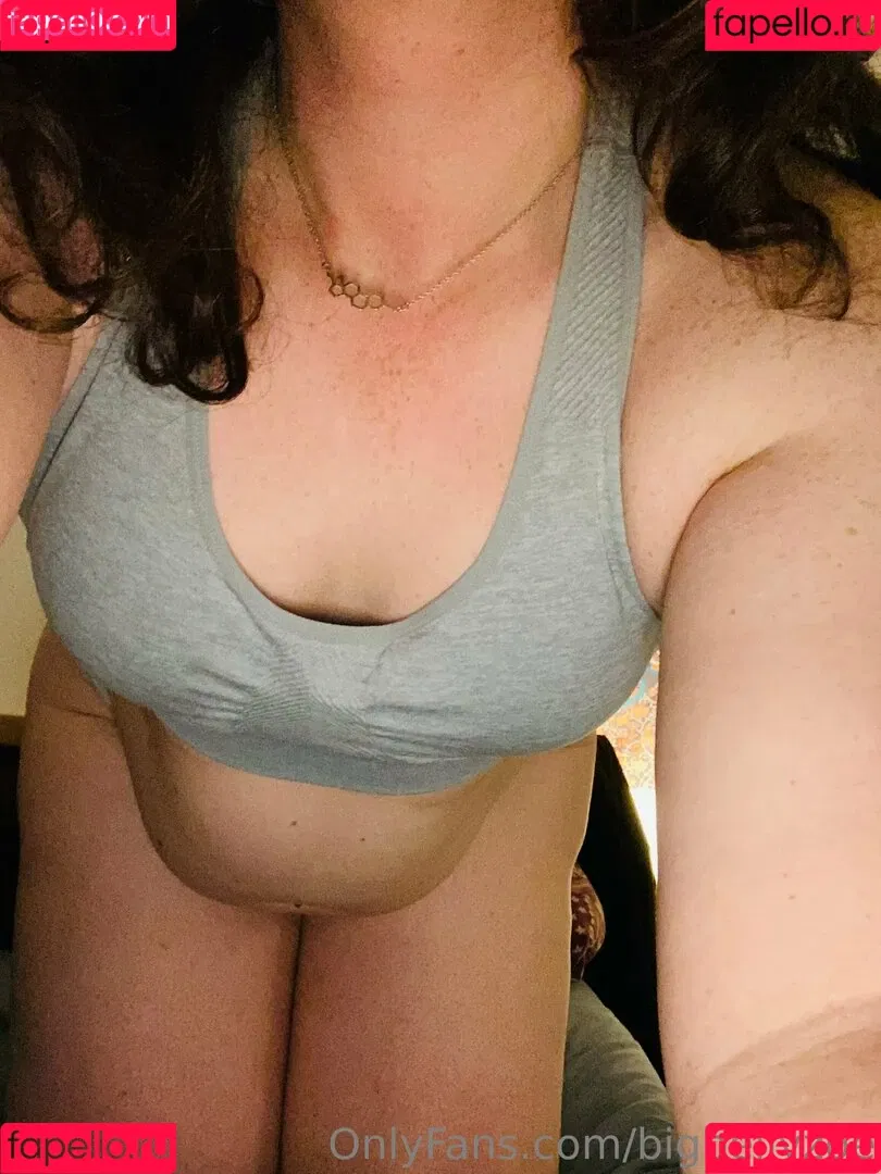 bigbellyzoe Onlyfans Photo Gallery 