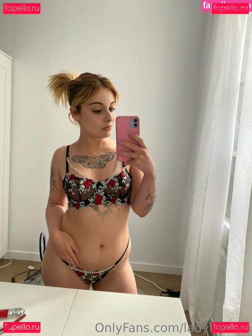 ladyluthien Onlyfans Photo Gallery 