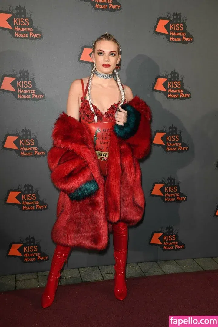 Louisa Johnson Onlyfans Photo Gallery 