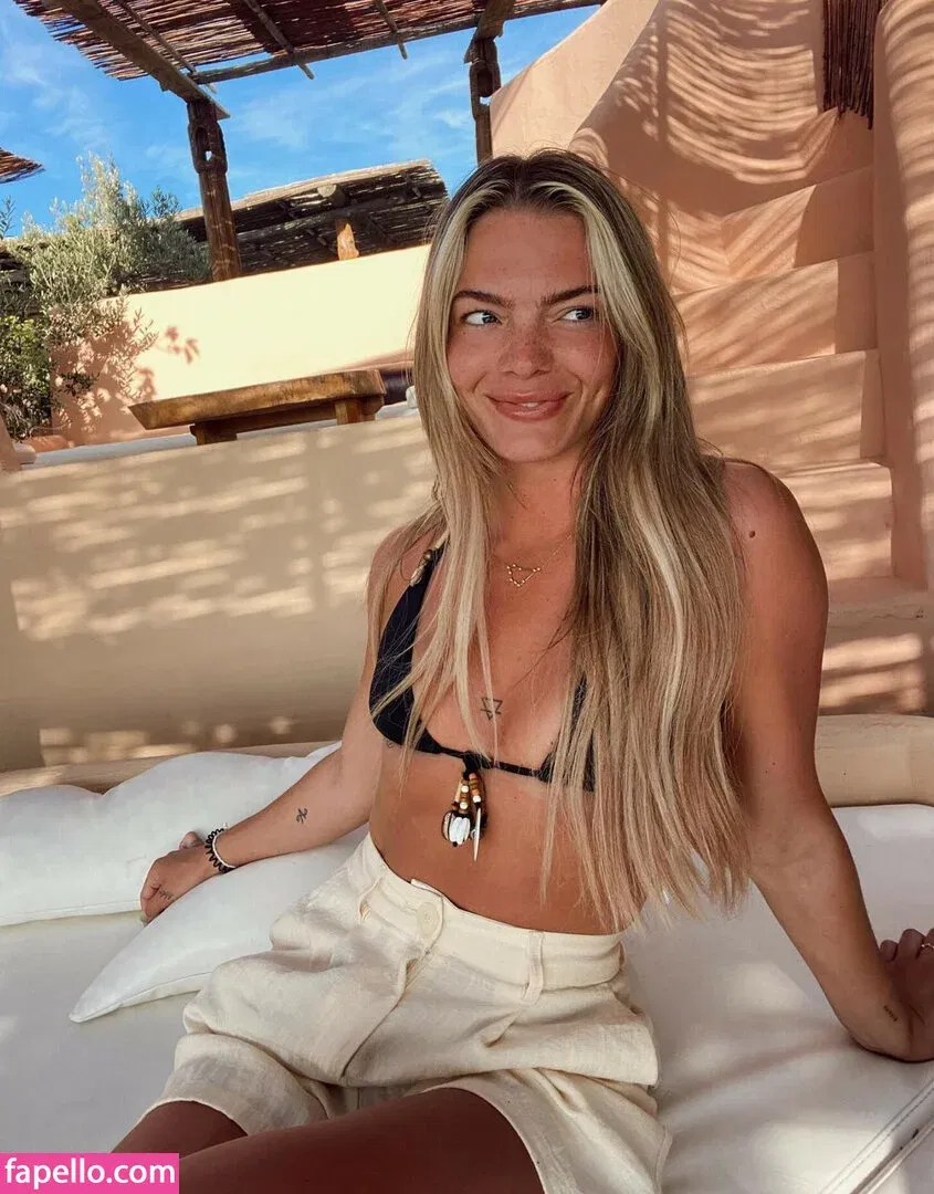 Louisa Johnson Onlyfans Photo Gallery 