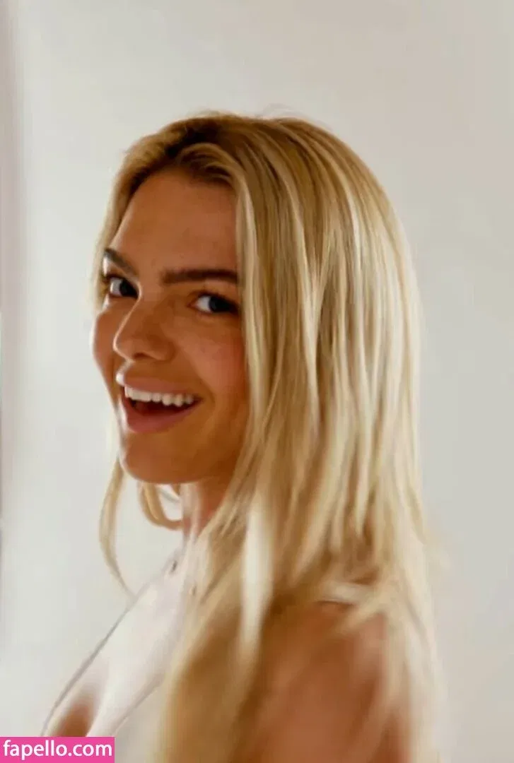 Louisa Johnson Onlyfans Photo Gallery 