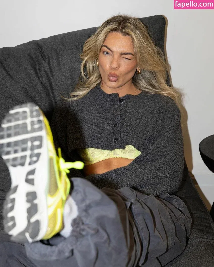 Louisa Johnson Onlyfans Photo Gallery 