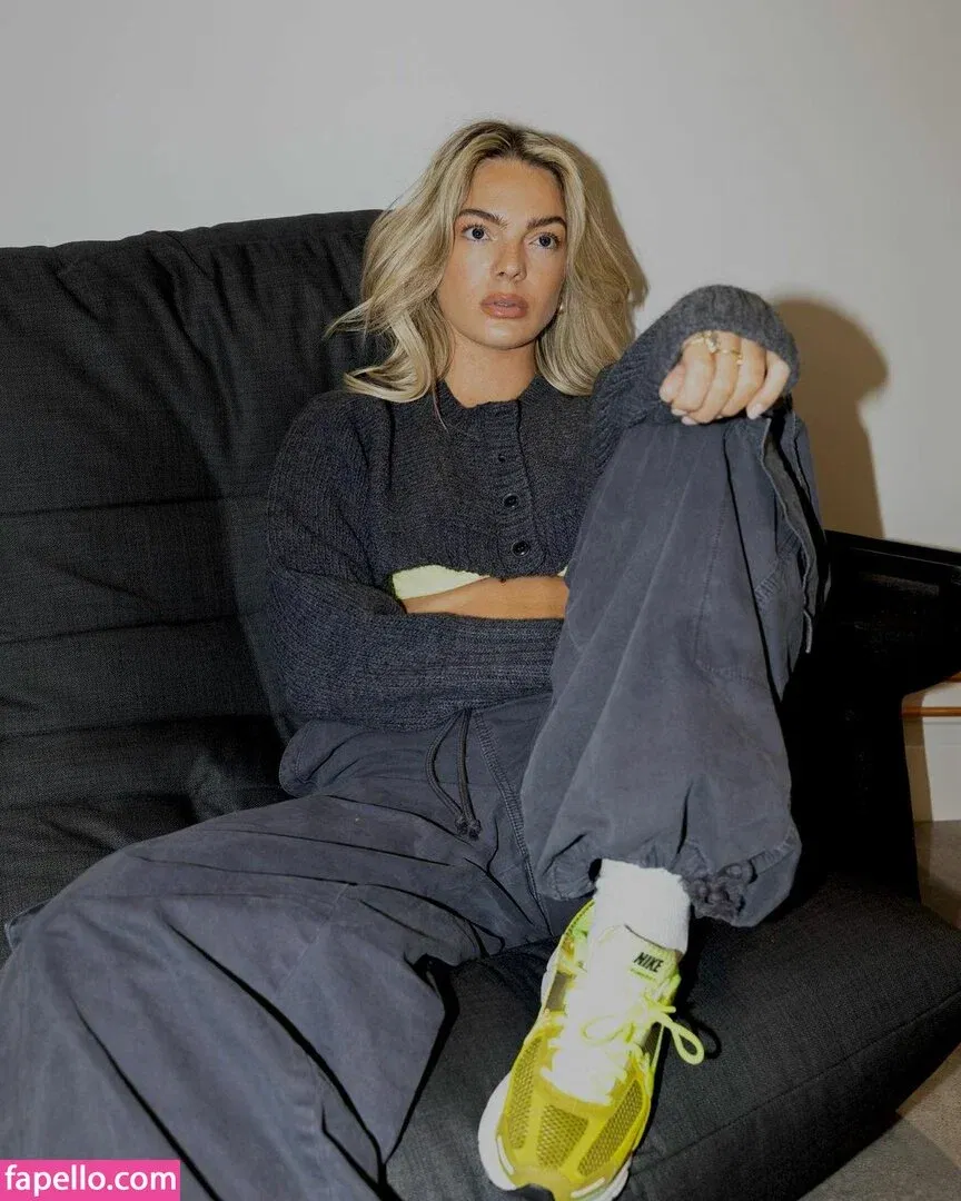 Louisa Johnson Onlyfans Photo Gallery 