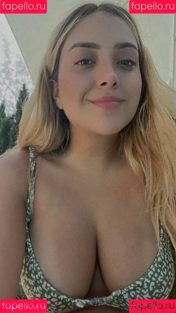 AriGameplays Onlyfans Photo Gallery 